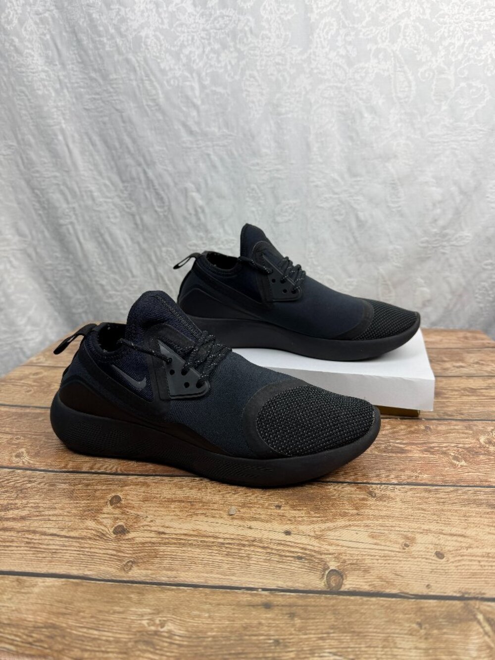 Nike LunarCharge Essential Triple Black Women’s 8.5 SEO Title: Nike LunarCharge